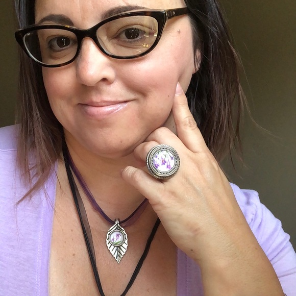 Meet your Posher, Dee - Picture 3 of 3